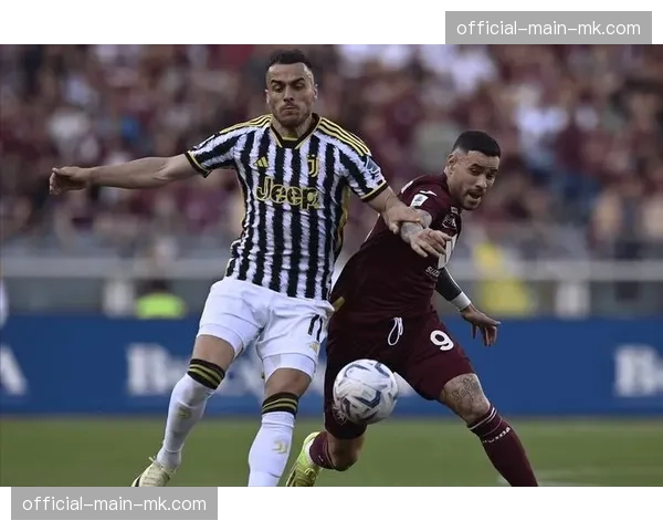 都灵德比爆发冲突，双方各有一名球员被出示黄牌警告